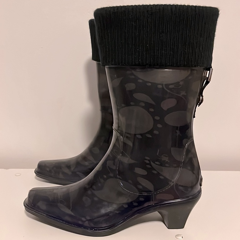 Dav Heeled Cowgirl Rain Boots, Black Paisley, Size 9-10